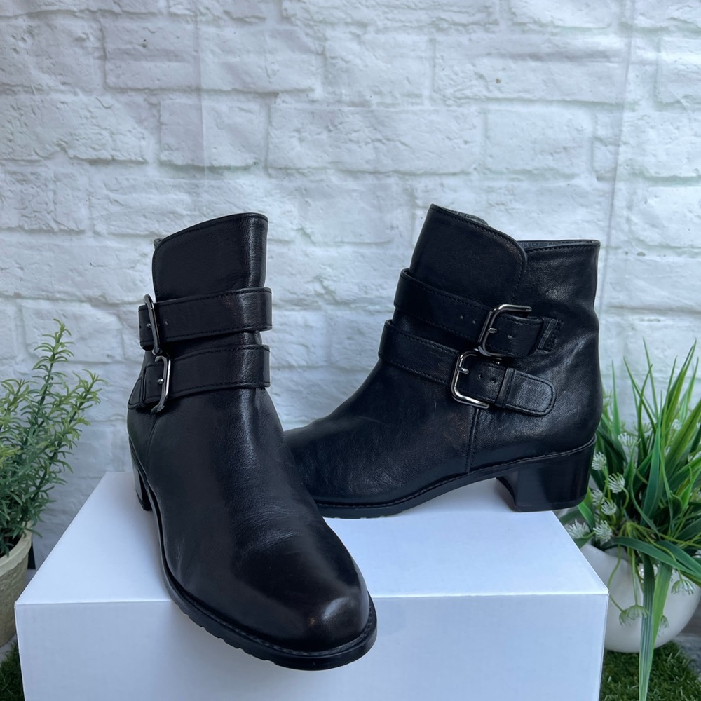 STUART WEITZMAN Strapduo Black
Leather Moto Buckle Ankle Boots Size
7.5